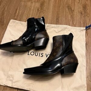 Louis Vuitton Glossy Black and Monogram Brown Boots